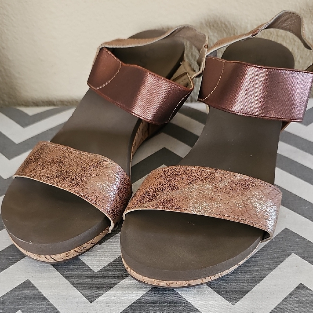 Corkys Summer Bronze and Brown Wedge Strappy Sandals Size 11